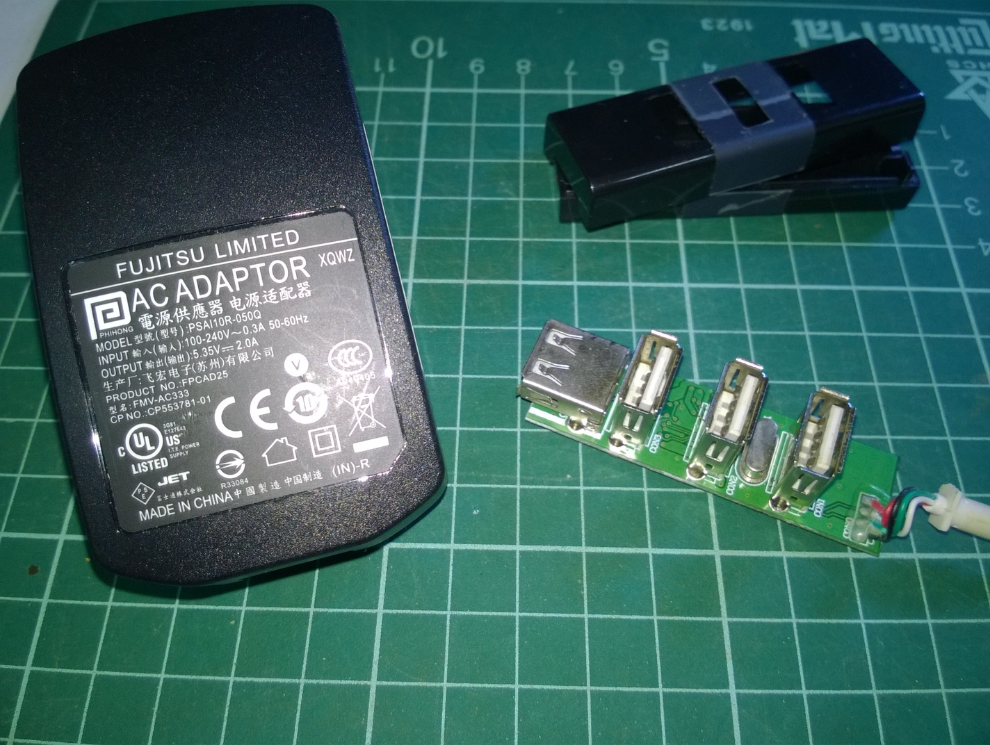 右邊的是採用 GL850G 的 USB Hub 內部圖
