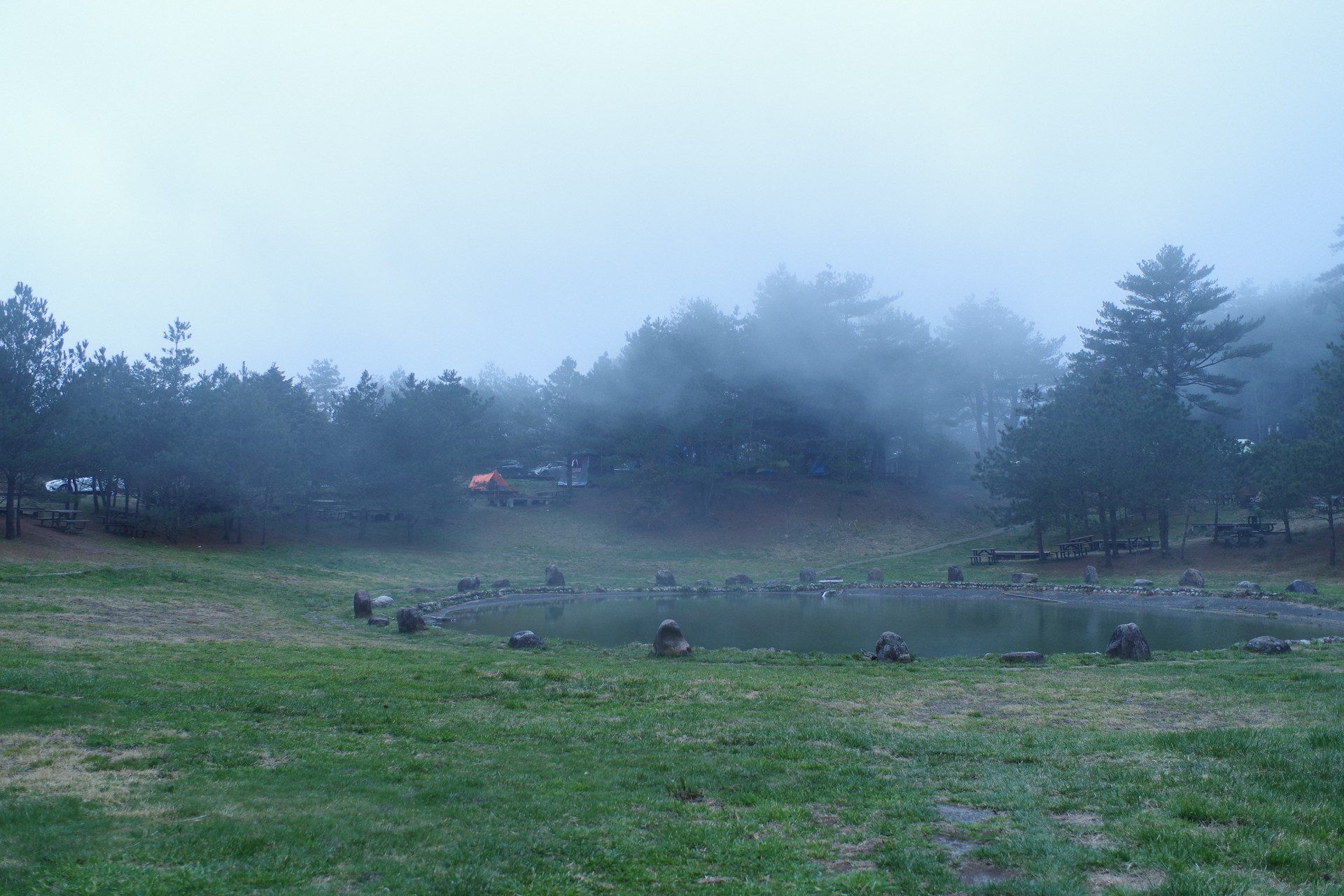 籠罩在雲霧中的露營區
